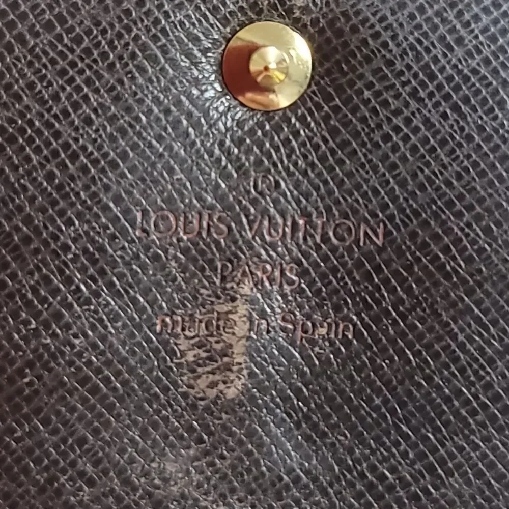 Louis Vuitton Damier Ebene Sarah Wallet Preowned Good condition Full Inclusion